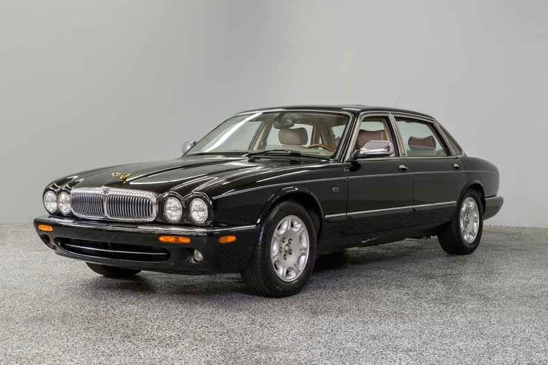 download Jaguar XJ8 Vanden Plas able workshop manual