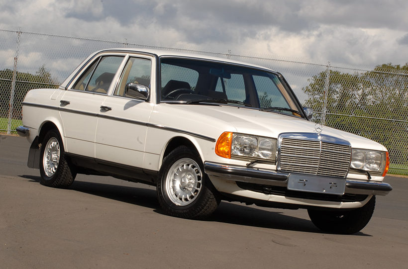 download Mercedes Benz 300D 300TD 300CD able workshop manual