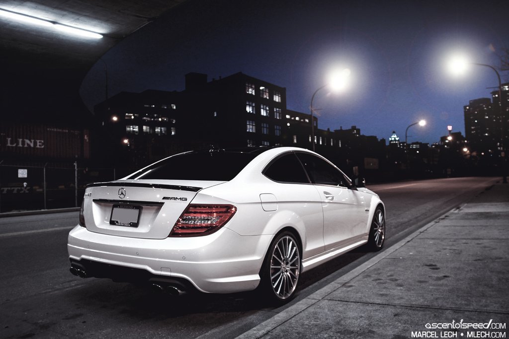 download Mercedes Benz C63 AMG able workshop manual