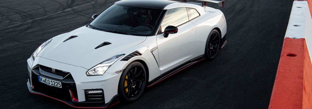 download Nissan GT R able workshop manual