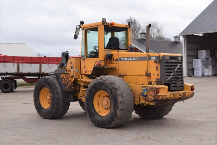 download Volvo L90D Wheel Loader able workshop manual